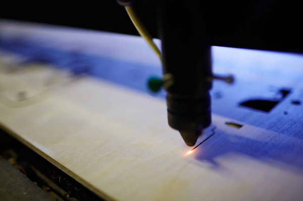 Quelles sont les contraintes et les possibilités de la gravure sur métaux avec laser ?