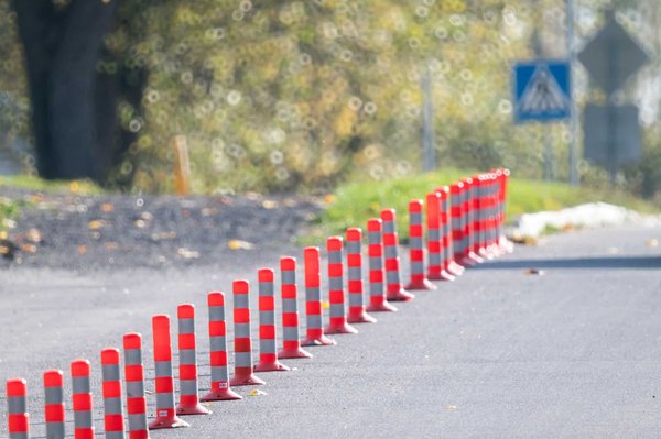 Quels sont les avantages et les inconvénients des différents types de bornes escamotables motorisées ?